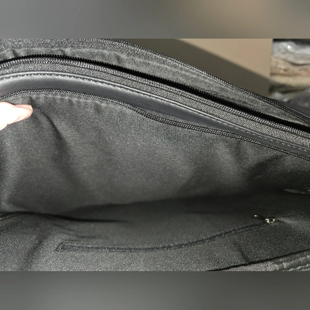Sleek Black Leather Men's Briefcase